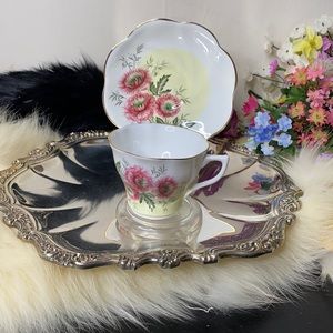 .- Crownford Pink Floral Tea Cup & Saucer - Fine Bone China - Made in England